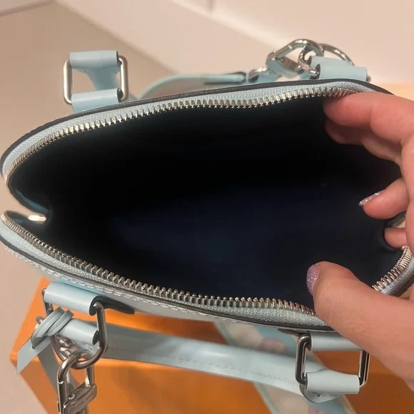 Louis Vuitton Alma BB - Picture 9 of 16